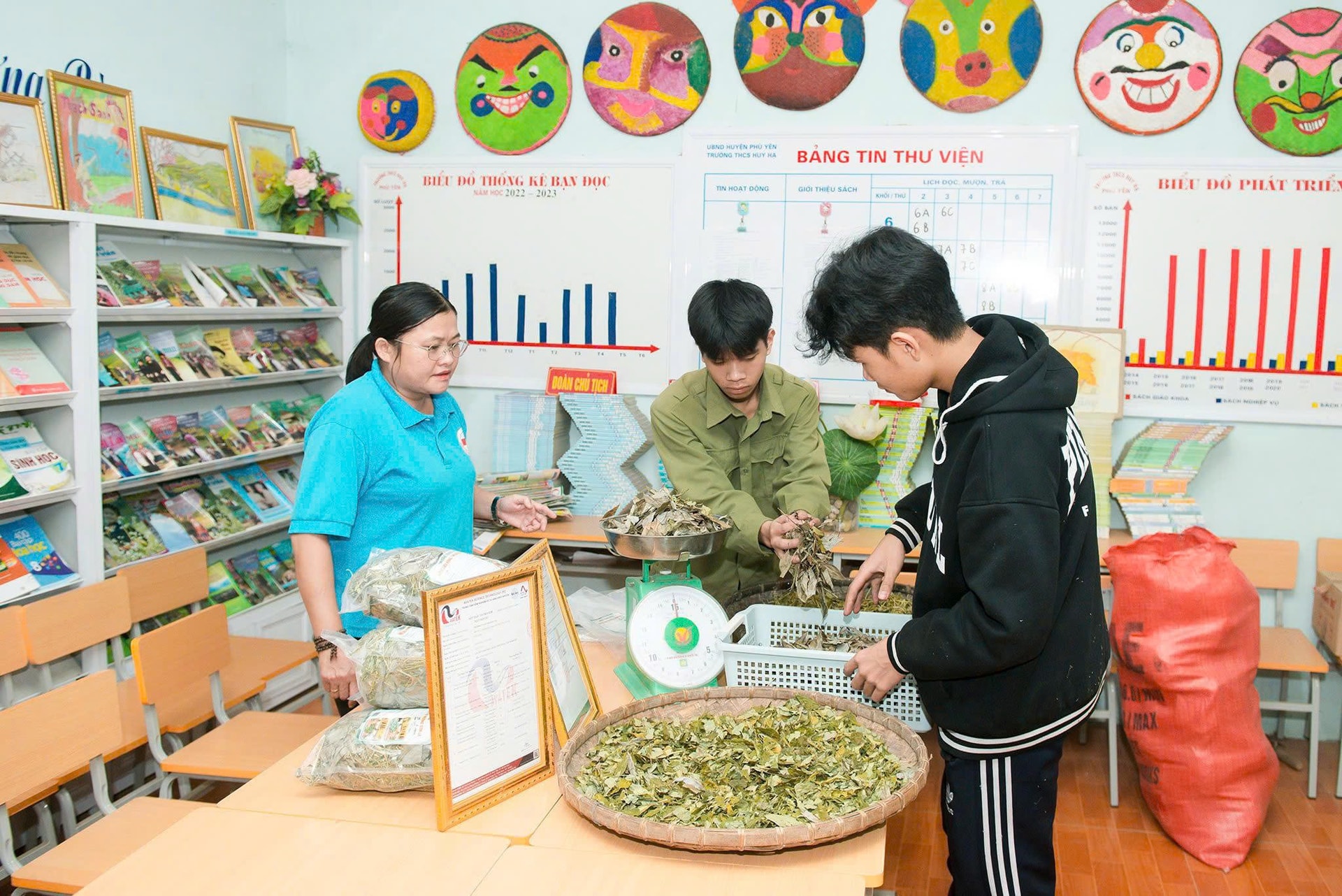 Cô giáo vùng cao 'thắp lửa' khởi nghiệp xanh từ dược liệu- Ảnh 3. Cô giáo vùng cao 'thắp lửa' khởi nghiệp xanh từ dược liệu- Ảnh 3.