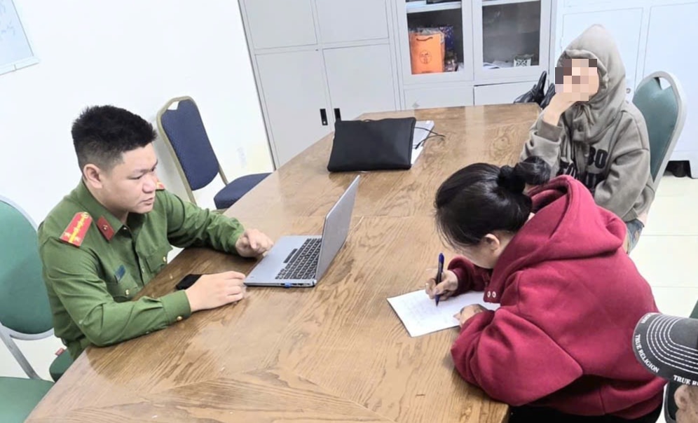 Con gái bị bạn xấu dụ dỗ bỏ nhà đi, người mẹ vội trình báo công an- Ảnh 1. Con gái bị bạn xấu dụ dỗ bỏ nhà đi, người mẹ vội trình báo công an- Ảnh 1.