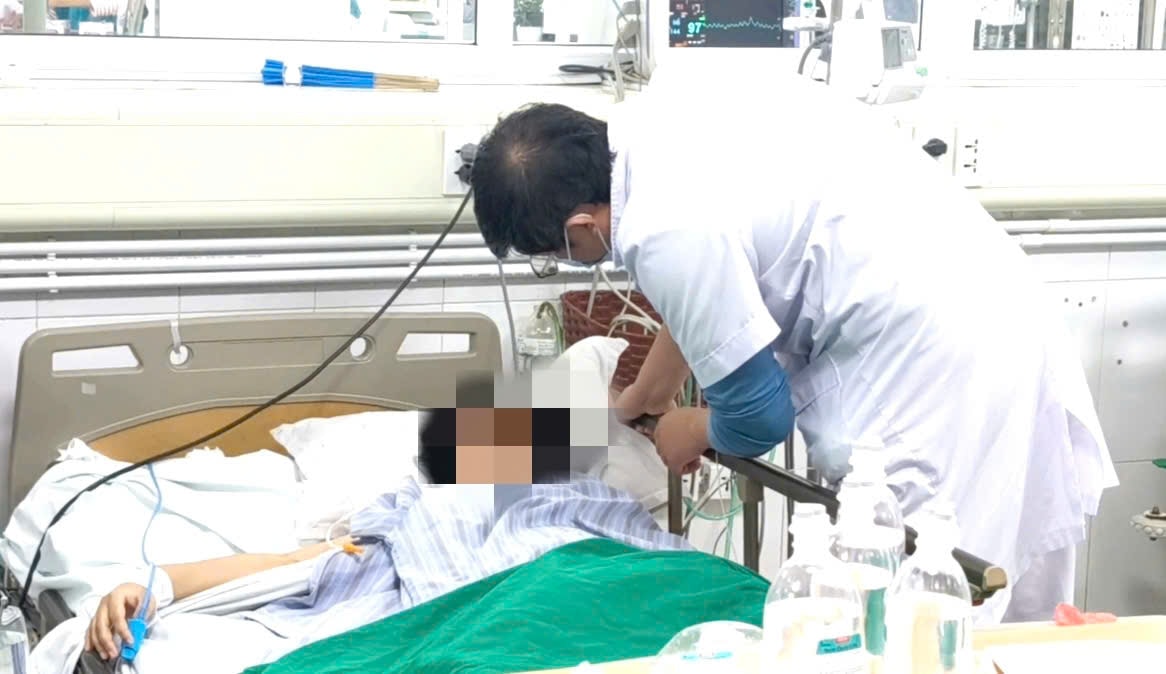 Bộ Y tế yêu cầu truy xuất nguồn gốc thực phẩm vụ nghi ngộ độc khiến nhiều người nhập viện ở TPHCM- Ảnh 1.