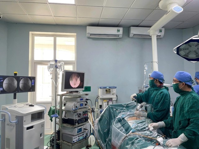 Phẫu thuật nội soi cột sống: Giải pháp điều trị an toàn, thẩm mỹ- Ảnh 1. Phẫu thuật nội soi cột sống: Giải pháp điều trị an toàn, thẩm mỹ- Ảnh 1.