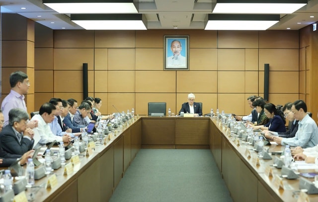 ĐBQH: Luật Đầu tư phải có điều khoản cấm thuốc lá điện tử, nung nóng- Ảnh 1.