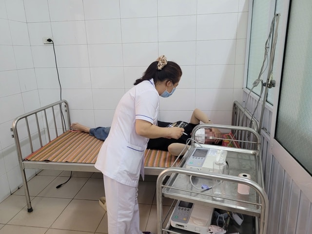 13 công nhân ở Huế nhập viện sau bữa ăn trưa- Ảnh 1.