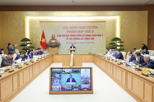 Thủ tướng: Không để người dân mất thời gian, công sức và bị lừa đảo khi tiếp cận nhà ở xã hội- Ảnh 1.