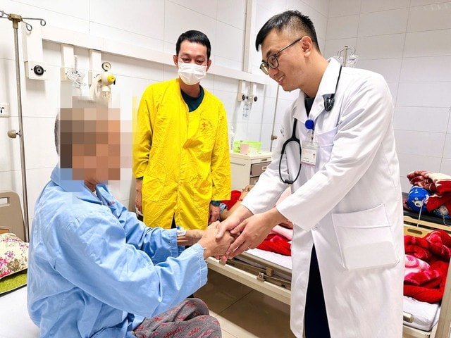 Cứu cụ bà bị uốn ván toàn thể cực hiếm sau phẫu thuật - Ảnh 2. Cứu cụ bà bị uốn ván toàn thể cực hiếm sau phẫu thuật - Ảnh 2.