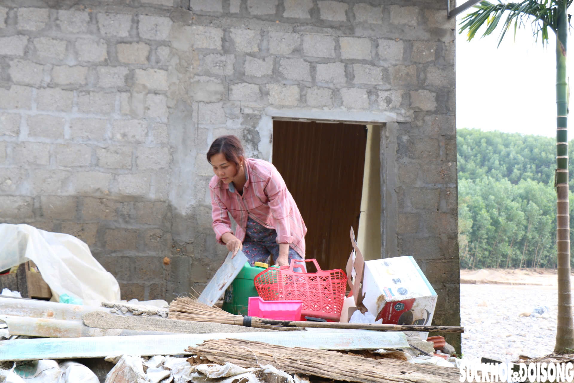 Những ngôi nhà chênh vênh bên dòng Thác Trượt sau mưa lũ lịch sử- Ảnh 5.