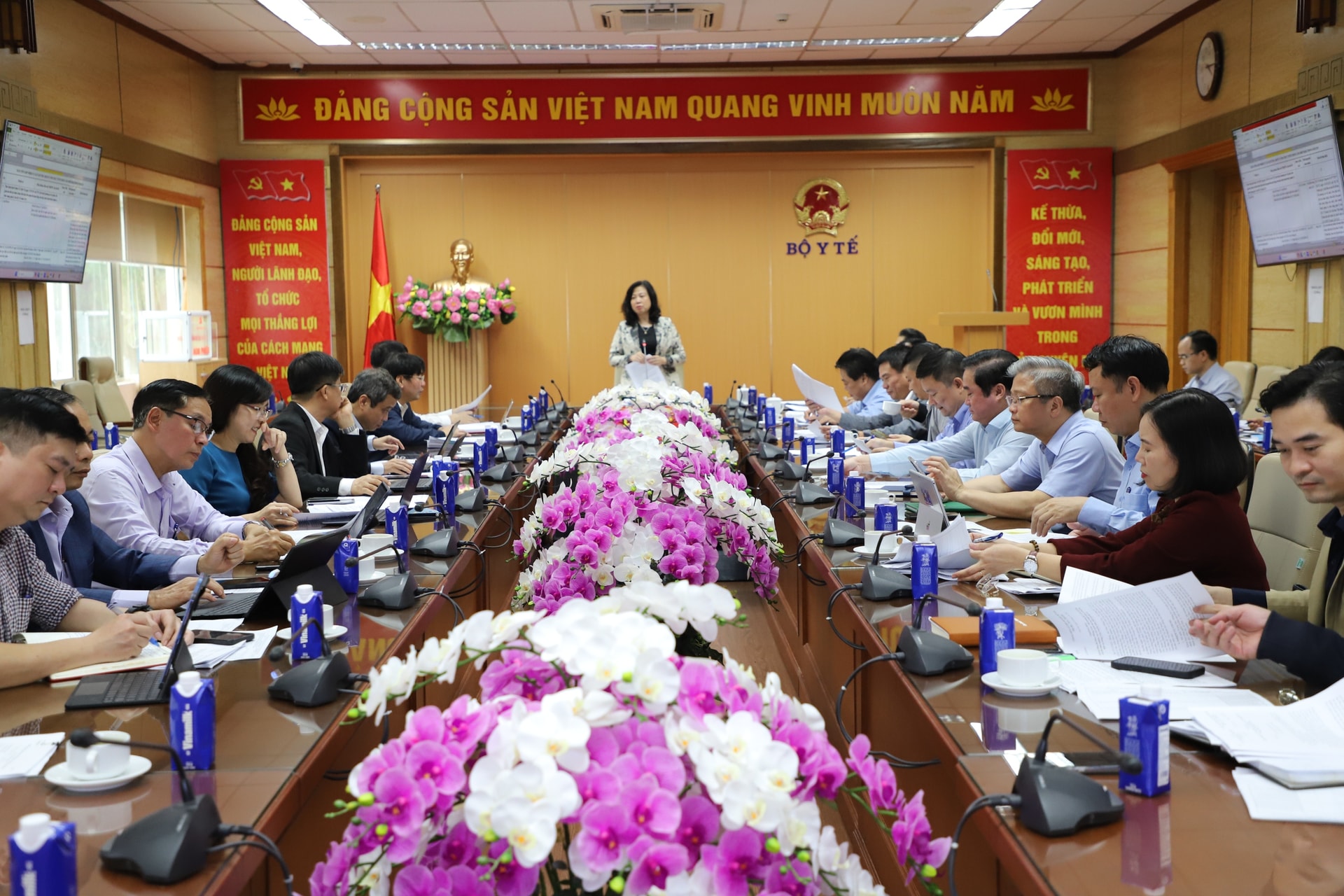 Bộ trưởng Đào Hồng Lan: Liên thông Cơ sở dữ liệu mang lại những thay đổi tích cực cho ngành y tế - Ảnh 5. Bộ trưởng Đào Hồng Lan: Liên thông Cơ sở dữ liệu mang lại những thay đổi tích cực cho ngành y tế - Ảnh 5.