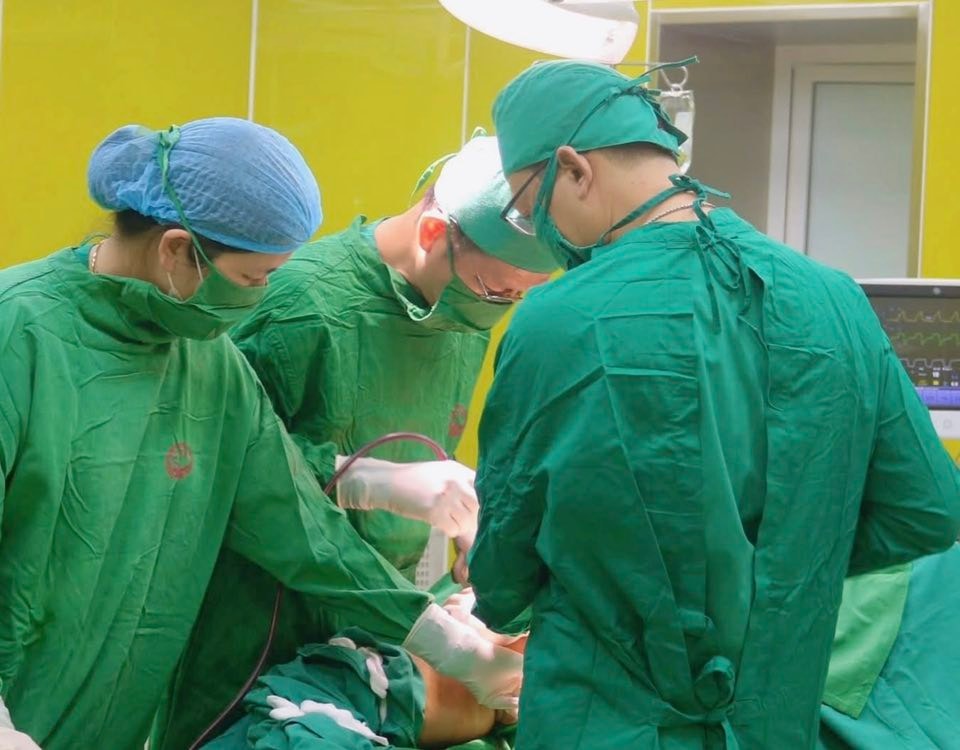 Thay khớp háng thành công cho cụ bà 91 tuổi- Ảnh 1.