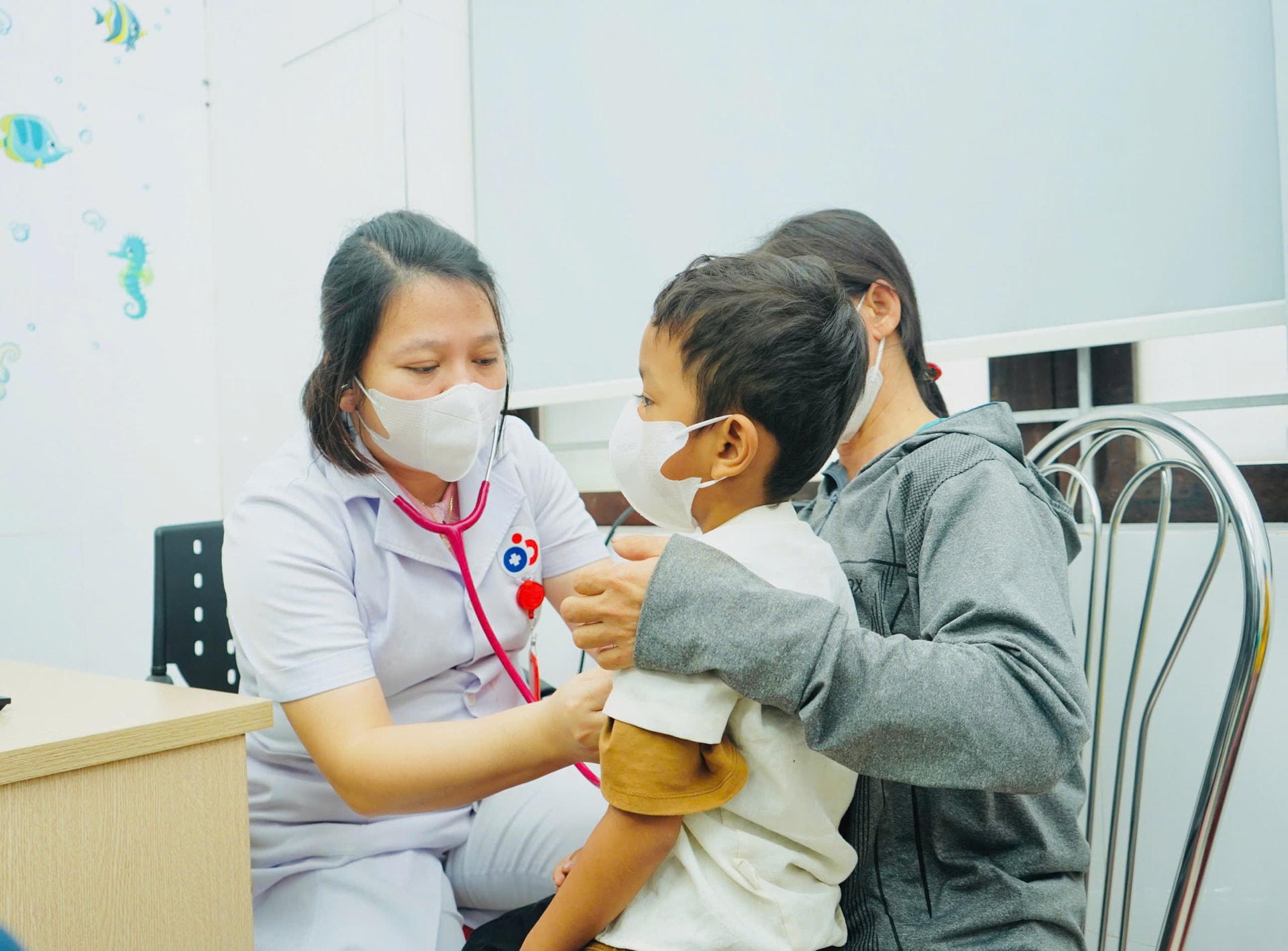 Cúm A tăng nhanh thời điểm giao mùa: Nhiều trẻ nhập viện, bác sĩ cảnh báo nguy cơ biến chứng nặng- Ảnh 2. Cúm A tăng nhanh thời điểm giao mùa: Nhiều trẻ nhập viện, bác sĩ cảnh báo nguy cơ biến chứng nặng- Ảnh 2.