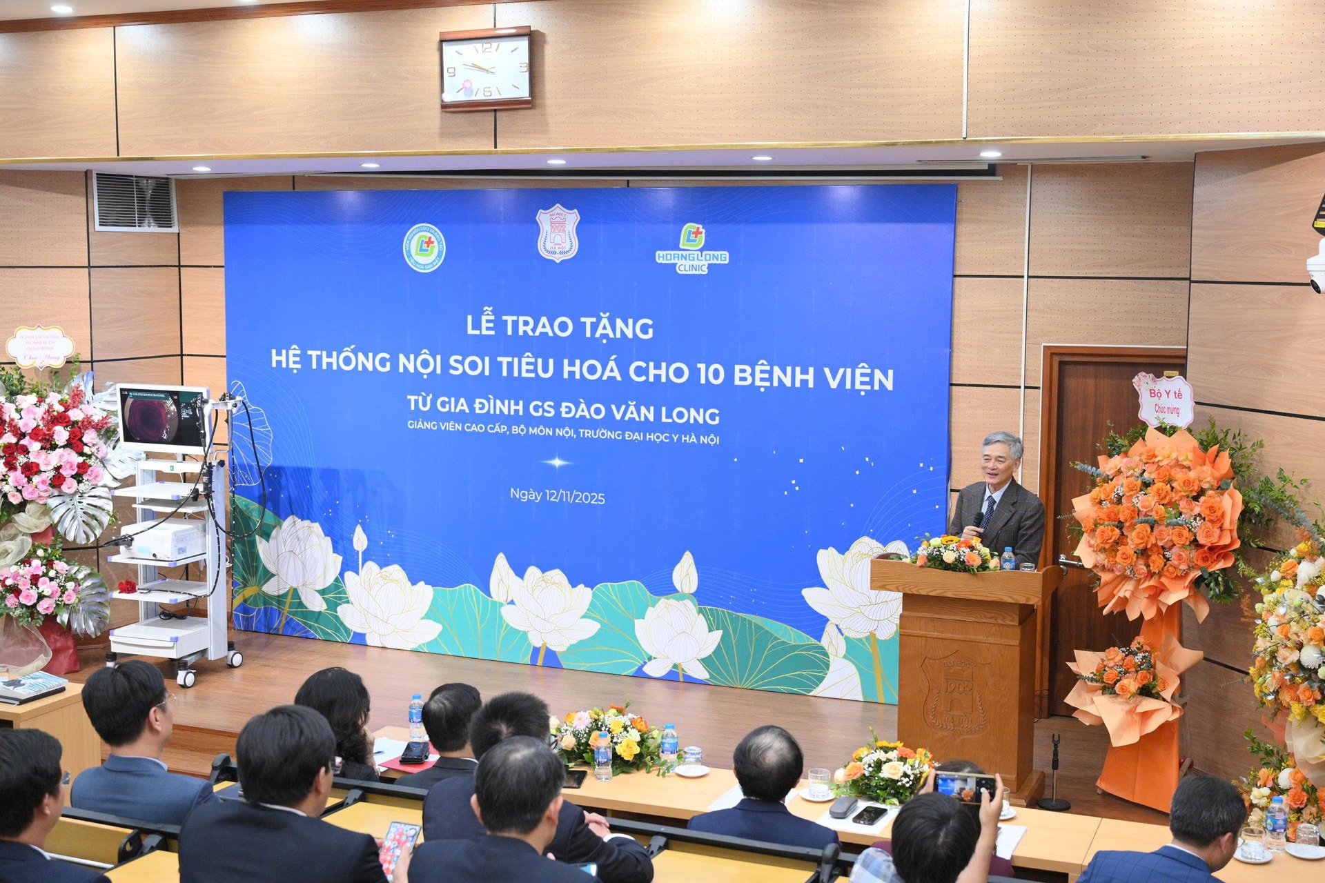 Gia đình GS Đào Văn Long tặng 10 hệ thống nội soi tiêu hóa, góp phần nâng chất lượng y tế cơ sở- Ảnh 3. Gia đình GS Đào Văn Long tặng 10 hệ thống nội soi tiêu hóa, góp phần nâng chất lượng y tế cơ sở- Ảnh 3.