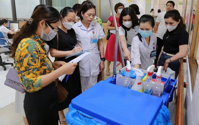 Quản lý chất thải y tế: Từ phân loại tại nguồn đến tái chế an toàn- Ảnh 1. Quản lý chất thải y tế: Từ phân loại tại nguồn đến tái chế an toàn- Ảnh 1.