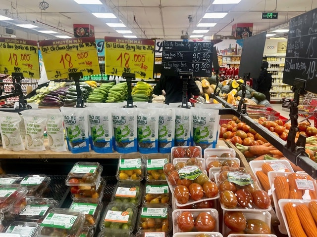 Giá cà chua chạm mốc 60.000 đồng/kg, nhiều bà nội trợ 'giật mình' khi đi chợ- Ảnh 4.