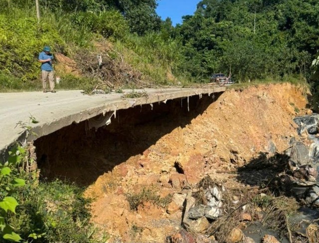 Sạt lở nghiêm trọng trên tuyến đường vào Di tích quốc gia đặc biệt Hang Con Moong- Ảnh 4.