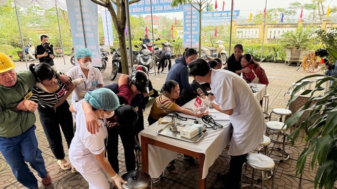 Diễn tập xử trí tình huống đám cưới ở Nghệ An có hơn 100 người tham dự xảy ra ngộ độc thực phẩm- Ảnh 3. Diễn tập xử trí tình huống đám cưới ở Nghệ An có hơn 100 người tham dự xảy ra ngộ độc thực phẩm- Ảnh 3.