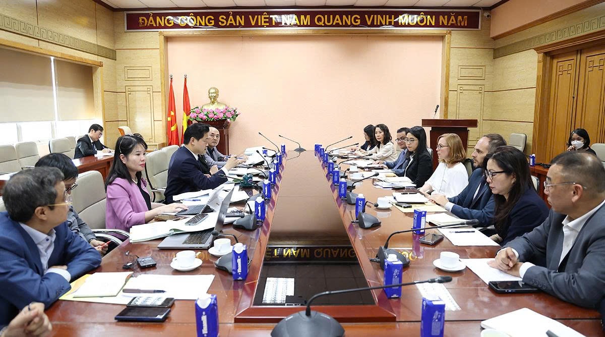 Thứ trưởng Thường trực Bộ Y tế Vũ Mạnh Hà tiếp, làm việc với EuroCham và Pharma Group- Ảnh 1. Thứ trưởng Thường trực Bộ Y tế Vũ Mạnh Hà tiếp, làm việc với EuroCham và Pharma Group- Ảnh 1.