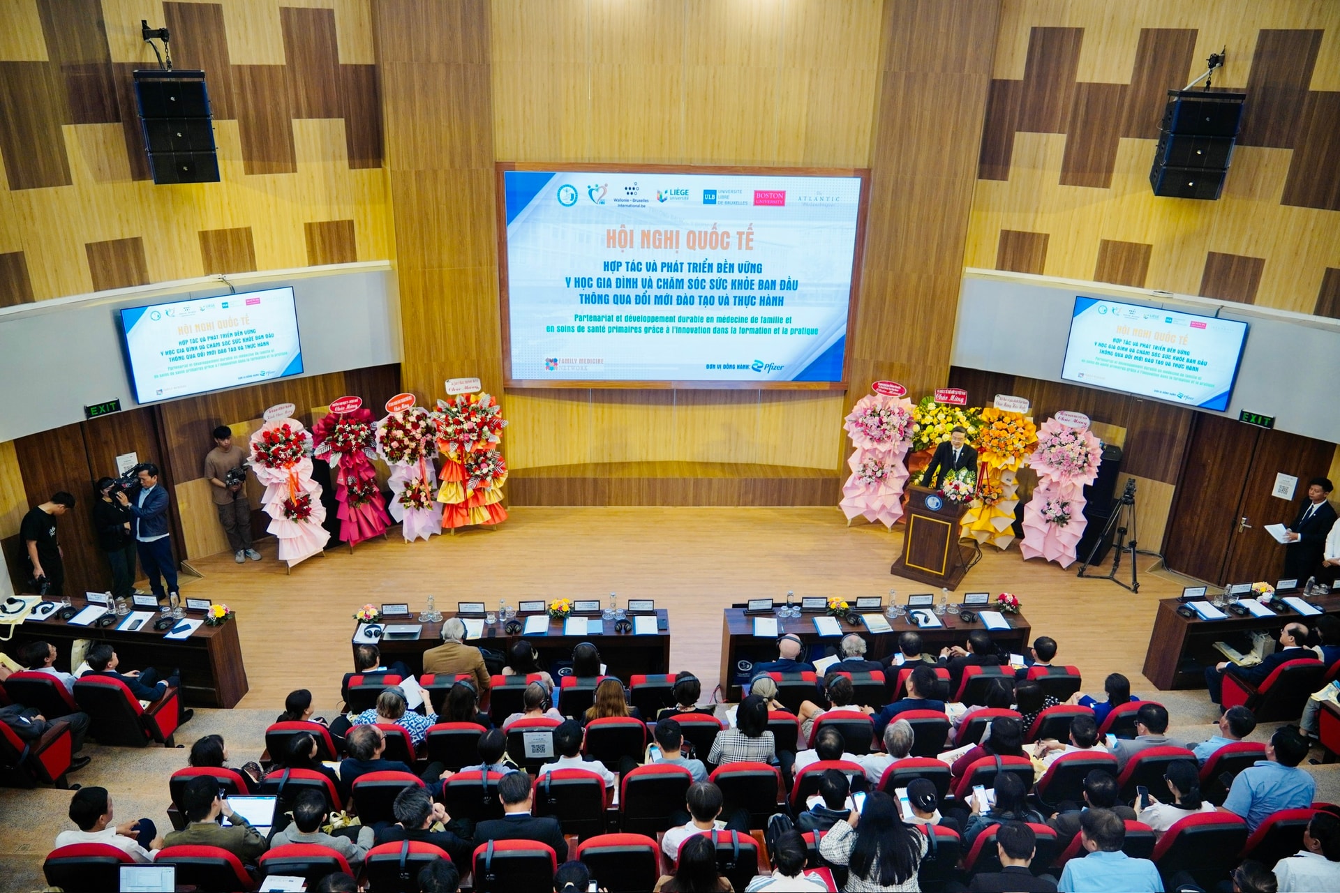 Củng cố y tế cơ sở, phát triển y học gia đình để bao phủ chăm sóc sức khỏe nhân dân- Ảnh 1. Củng cố y tế cơ sở, phát triển y học gia đình để bao phủ chăm sóc sức khỏe nhân dân- Ảnh 1.