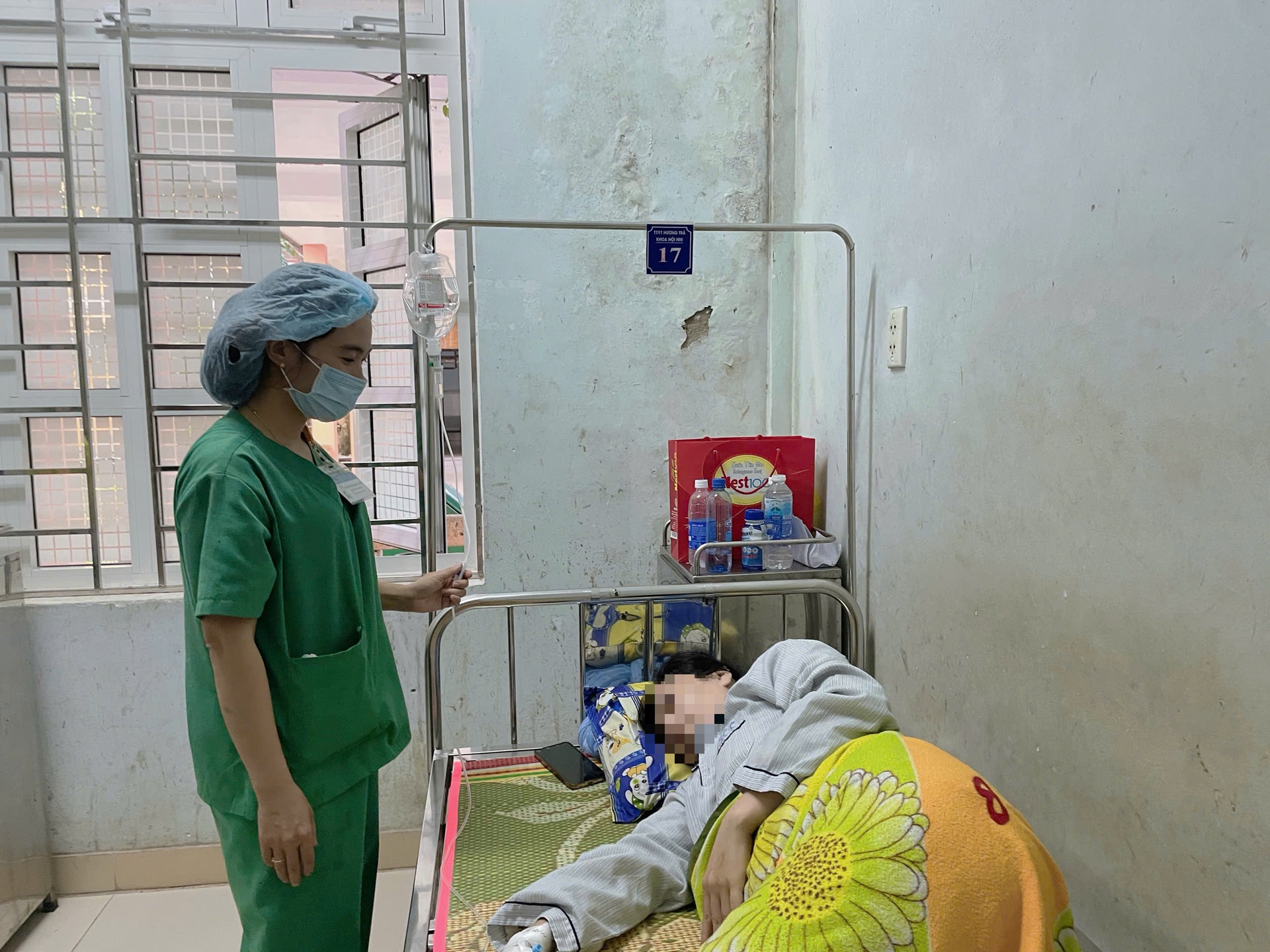 Diễn biến sức khỏe 17 công nhân nhập viện sau bữa ăn trưa ở Huế- Ảnh 1.