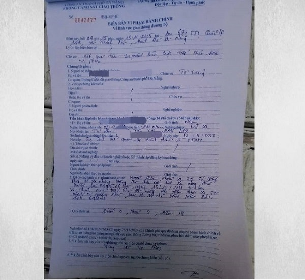 Chỉ có bằng 29 chỗ nhưng tài xế vẫn ‘vô tư’ lái xe khách 36 chỗ trên quốc lộ- Ảnh 3. Chỉ có bằng 29 chỗ nhưng tài xế vẫn ‘vô tư’ lái xe khách 36 chỗ trên quốc lộ- Ảnh 3.