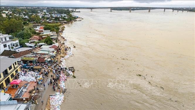 Sạt lở nghiêm trọng, Đà Nẵng công bố tình huống khẩn cấp về thiên tai- Ảnh 1. Sạt lở nghiêm trọng, Đà Nẵng công bố tình huống khẩn cấp về thiên tai- Ảnh 1.