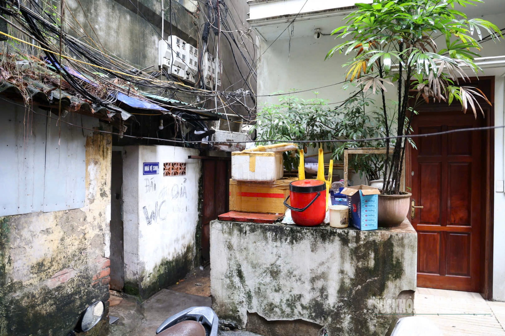 Các hộ dân sống ở ngõ nhỏ trên đất vàng hồ Gươm trước ngày di dời- Ảnh 8. Các hộ dân sống ở ngõ nhỏ trên đất vàng hồ Gươm trước ngày di dời- Ảnh 8.