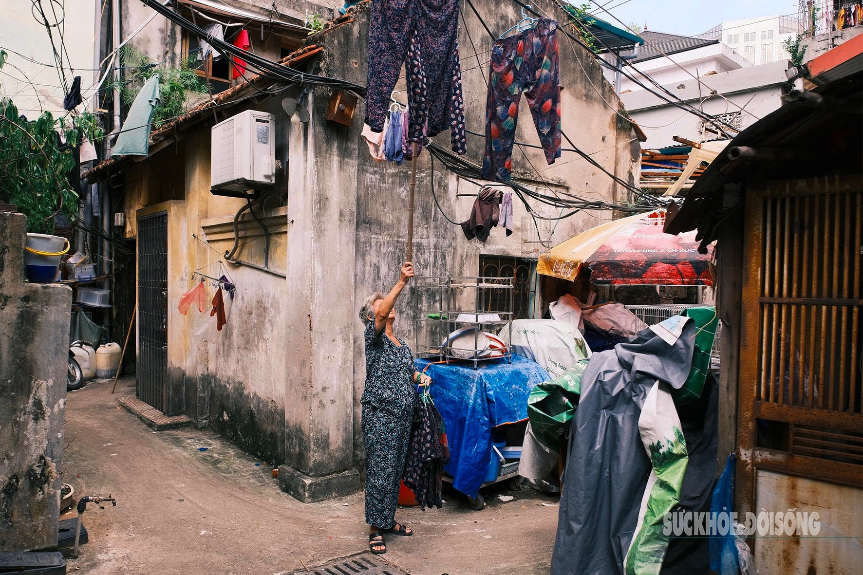 Các hộ dân sống ở ngõ nhỏ trên đất vàng hồ Gươm trước ngày di dời- Ảnh 4. Các hộ dân sống ở ngõ nhỏ trên đất vàng hồ Gươm trước ngày di dời- Ảnh 4.