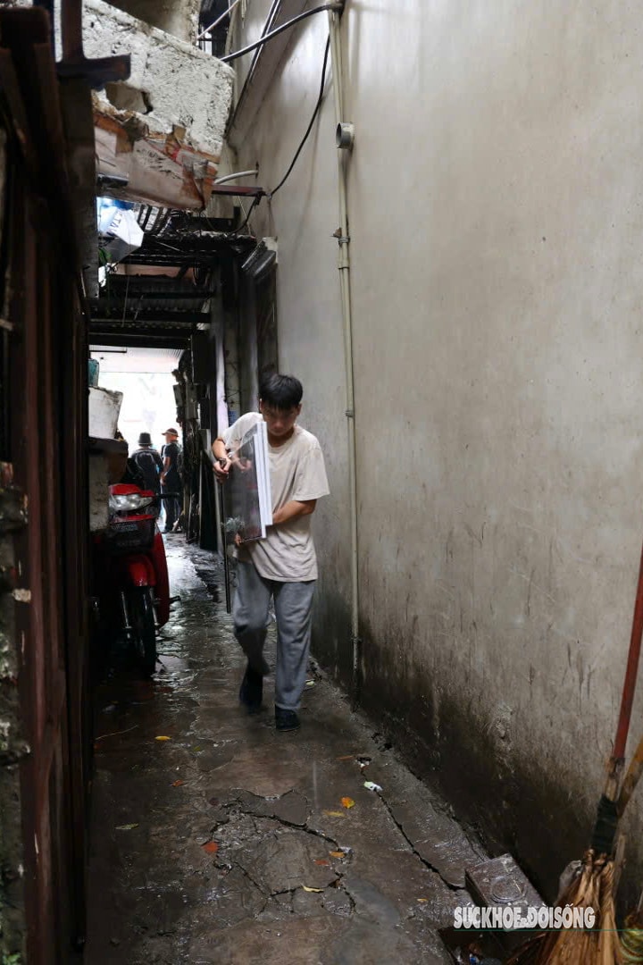 Các hộ dân sống ở ngõ nhỏ trên đất vàng hồ Gươm trước ngày di dời- Ảnh 5. Các hộ dân sống ở ngõ nhỏ trên đất vàng hồ Gươm trước ngày di dời- Ảnh 5.