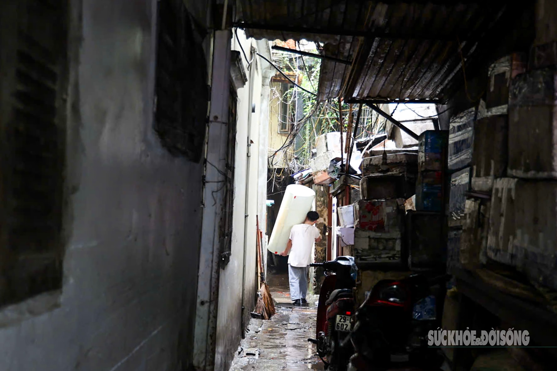 Các hộ dân sống ở ngõ nhỏ trên đất vàng hồ Gươm trước ngày di dời- Ảnh 6. Các hộ dân sống ở ngõ nhỏ trên đất vàng hồ Gươm trước ngày di dời- Ảnh 6.