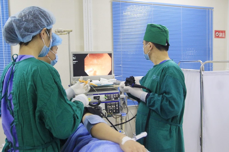 Ăn cháo yến, người phụ nữ bất ngờ bị hạt táo đỏ đâm thủng thành dạ dày- Ảnh 1. Ăn cháo yến, người phụ nữ bất ngờ bị hạt táo đỏ đâm thủng thành dạ dày- Ảnh 1.