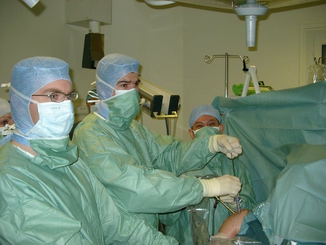 Bác sĩ Tăng Hà Nam Anh kể chuyện đi Pháp học phẫu thuật- Ảnh 2.