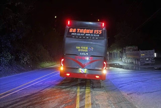 Chỉ có bằng 29 chỗ nhưng tài xế vẫn ‘vô tư’ lái xe khách 36 chỗ trên quốc lộ- Ảnh 1. Chỉ có bằng 29 chỗ nhưng tài xế vẫn ‘vô tư’ lái xe khách 36 chỗ trên quốc lộ- Ảnh 1.