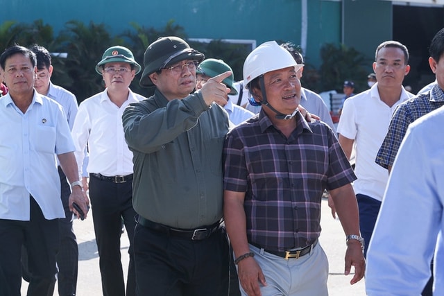 Thủ tướng: Khôi phục sản xuất, ổn định đời sống người dân vùng bão trước Tết Nguyên đán- Ảnh 2.