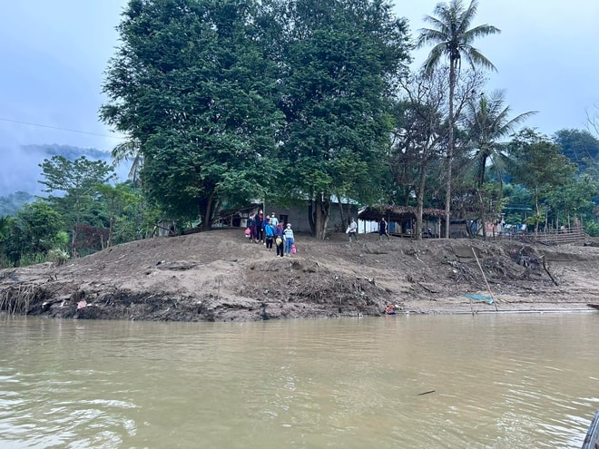 Mong một cây cầu vượt lũ- Ảnh 2.