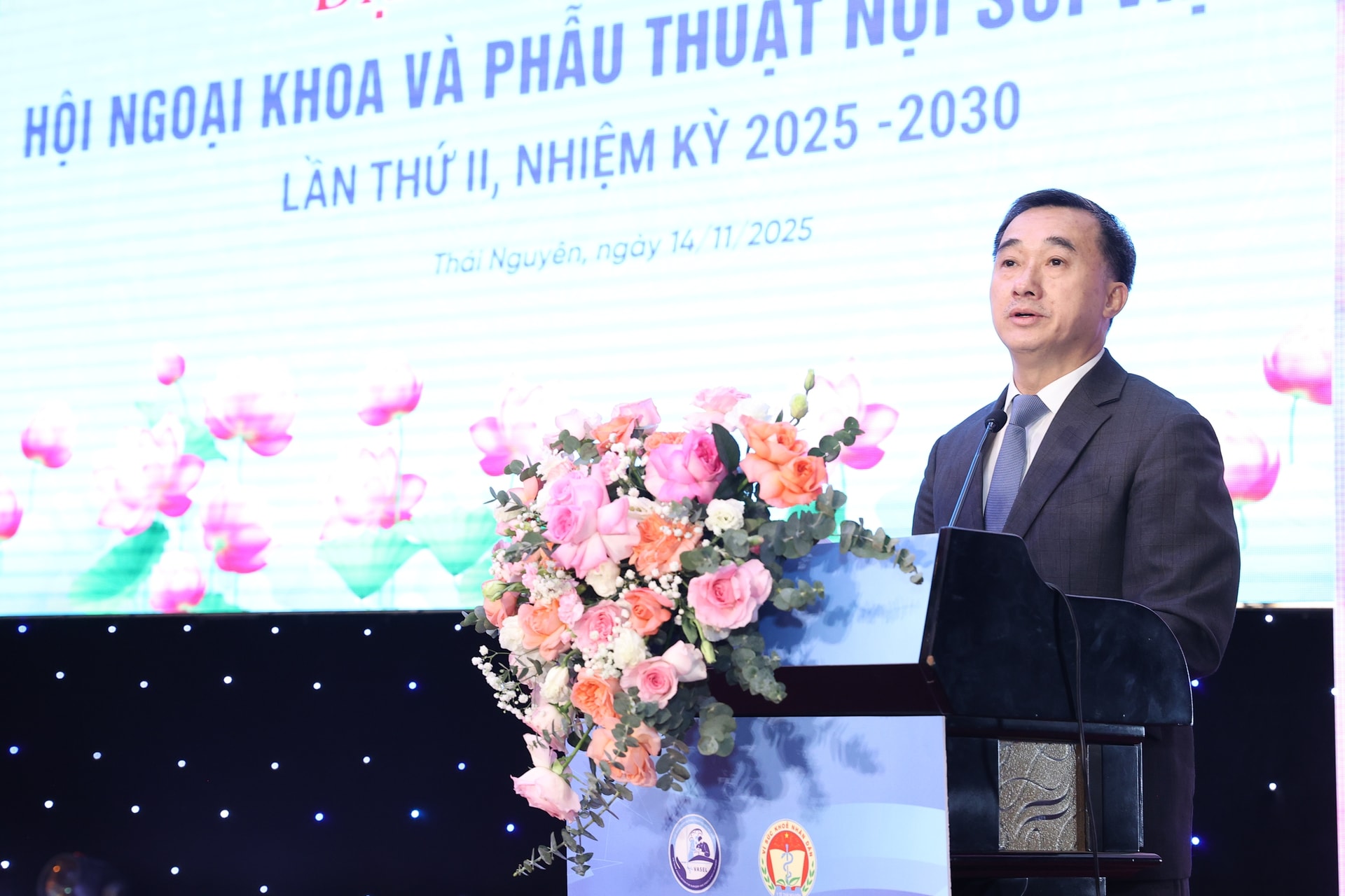 Đẩy mạnh phẫu thuật thông minh, công nghệ phục hồi nhanh để giảm thời gian nằm viện của người bệnh- Ảnh 1. Đẩy mạnh phẫu thuật thông minh, công nghệ phục hồi nhanh để giảm thời gian nằm viện của người bệnh- Ảnh 1.