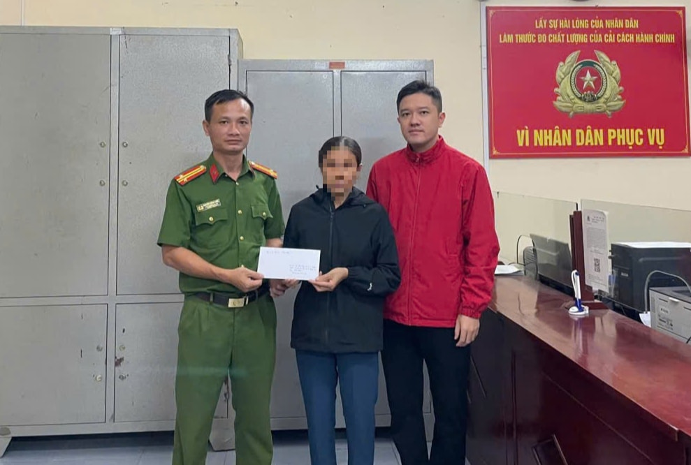 Kế toán công ty chuyển khoản nhầm 300 triệu được Công an xã tìm giúp- Ảnh 1.