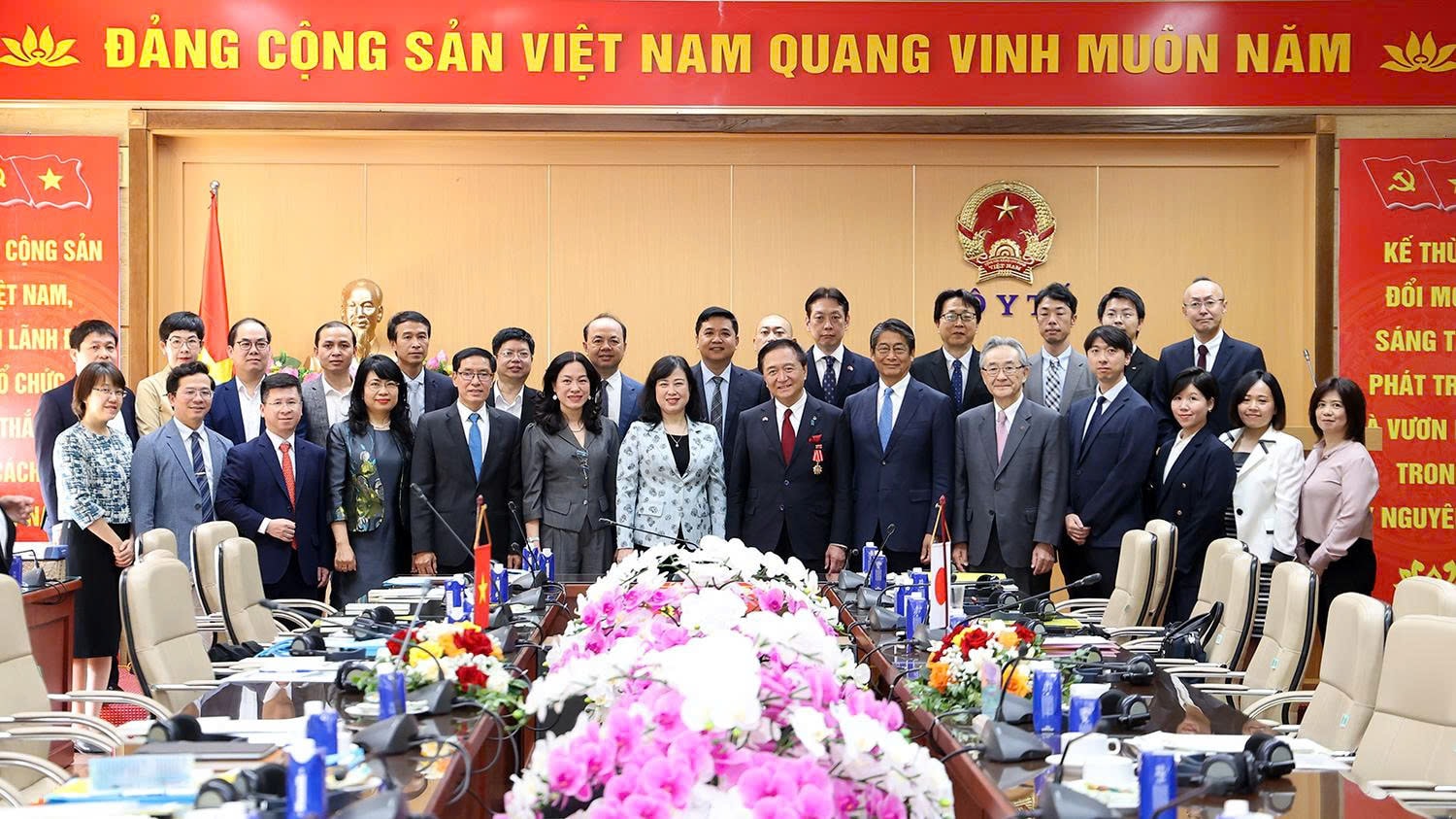 Bộ trưởng Đào Hồng Lan hội đàm song phương với Thống đốc tỉnh Kanagawa, thúc đẩy hợp tác y tế Việt Nam - Nhật Bản- Ảnh 10. Bộ trưởng Đào Hồng Lan hội đàm song phương với Thống đốc tỉnh Kanagawa, thúc đẩy hợp tác y tế Việt Nam - Nhật Bản- Ảnh 10.