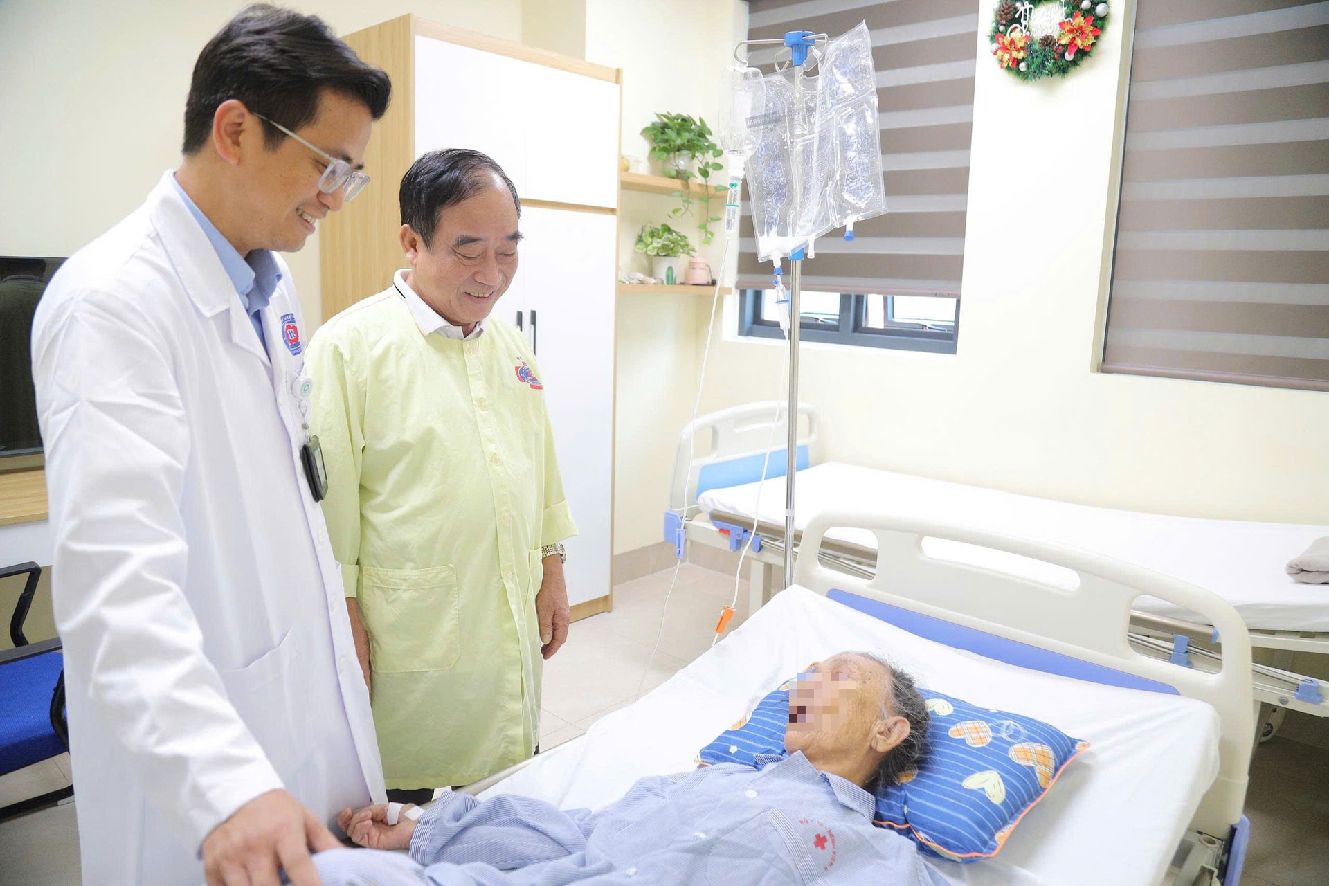 Phát hiện bệnh ở tuổi 96, cụ bà quyết tâm điều trị chiến thắng ung thư dạ dày- Ảnh 2. Phát hiện bệnh ở tuổi 96, cụ bà quyết tâm điều trị chiến thắng ung thư dạ dày- Ảnh 2.