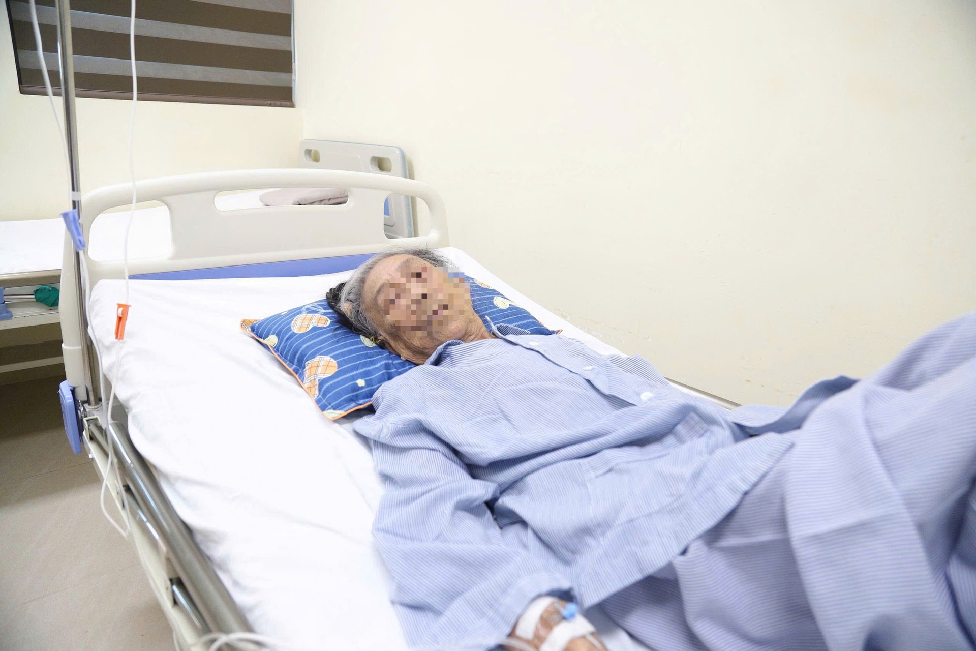 Phát hiện bệnh ở tuổi 96, cụ bà quyết tâm điều trị chiến thắng ung thư dạ dày- Ảnh 3. Phát hiện bệnh ở tuổi 96, cụ bà quyết tâm điều trị chiến thắng ung thư dạ dày- Ảnh 3.