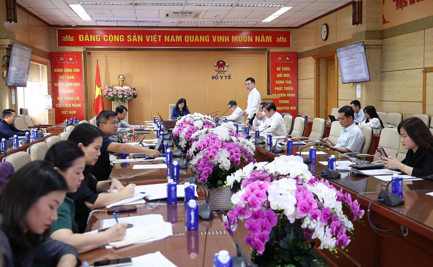 Khám sức khỏe định kỳ cho người dân thể hiện rõ nét sự quan tâm của Đảng, Nhà nước- Ảnh 2. Khám sức khỏe định kỳ cho người dân thể hiện rõ nét sự quan tâm của Đảng, Nhà nước- Ảnh 2.