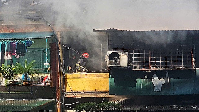 Cháy tại khu tập thể Trung Tự, lửa bùng lên tại tầng cao có dấu hiệu cơi nới- Ảnh 3.