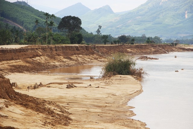 Lũ lịch sử xóa sổ nhiều cánh đồng xanh, để lại những mảnh ruộng hoang tàn- Ảnh 8. Lũ lịch sử xóa sổ nhiều cánh đồng xanh, để lại những mảnh ruộng hoang tàn- Ảnh 8.