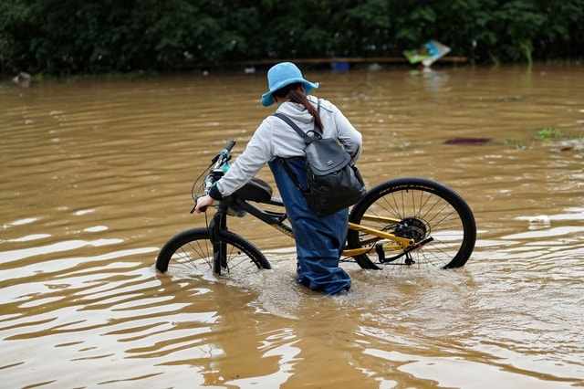 Khẩn cấp ứng phó với đợt mưa lớn ở miền Trung, các địa phương có thể chủ động cho học sinh nghỉ học- Ảnh 2. Khẩn cấp ứng phó với đợt mưa lớn ở miền Trung, các địa phương có thể chủ động cho học sinh nghỉ học- Ảnh 2.