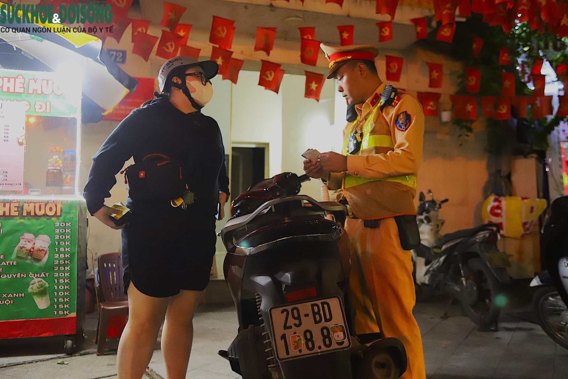 Cánh sát giao thông không nương tay với tài xế ‘né’ phạt với lý do vội vàng, con nhỏ nghịch ngợm - Ảnh 3. Cánh sát giao thông không nương tay với tài xế ‘né’ phạt với lý do vội vàng, con nhỏ nghịch ngợm - Ảnh 3.