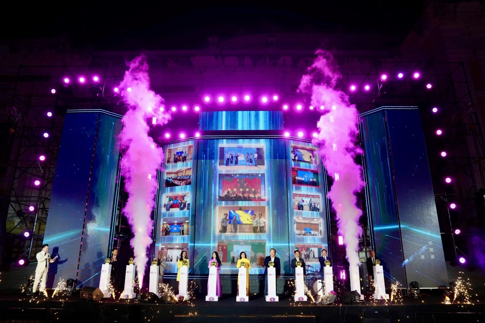 Khai mạc Ngày mua sắm trực tuyến lớn nhất trong năm- Ảnh 3. Khai mạc Ngày mua sắm trực tuyến lớn nhất trong năm- Ảnh 3.