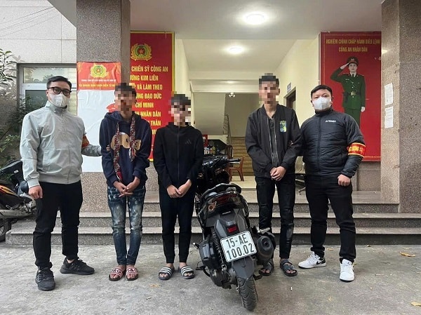 Bắt 3 quái xế GenZ vụ đạp đổ xe cảnh sát 141 khiến một chiến sĩ bị thương nặng- Ảnh 1.