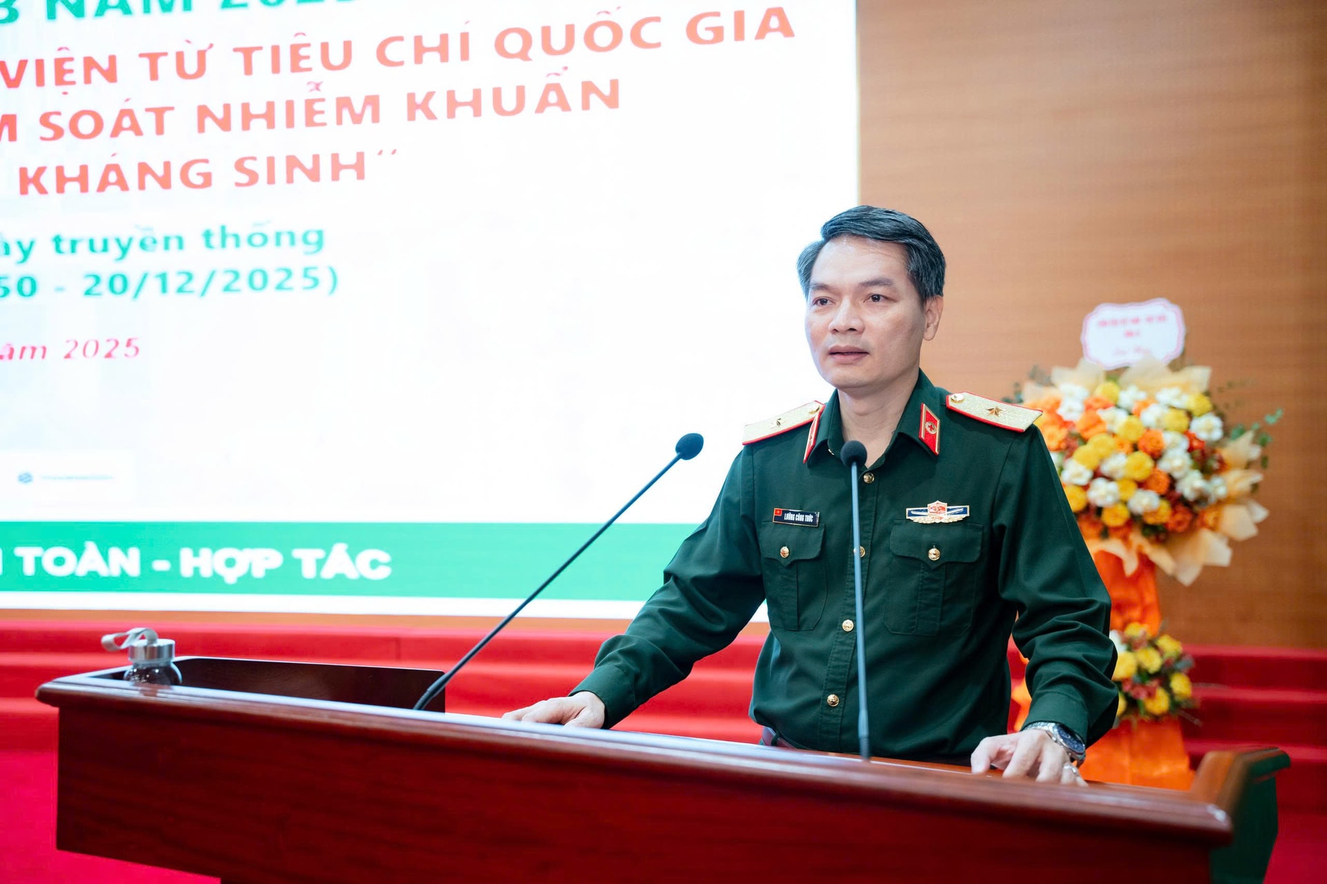 Chuyên gia quân y và y tế hội tụ bàn giải pháp ứng dụng công nghệ để kiểm soát nhiễm khuẩn bệnh viện- Ảnh 1.