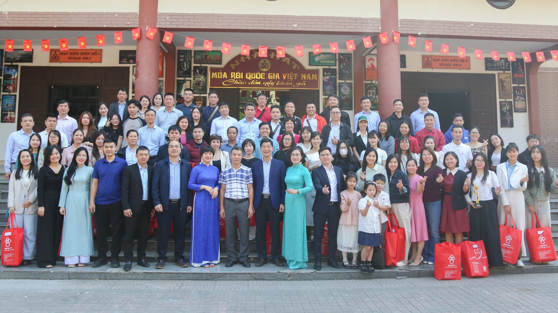 Lập câu lạc bộ máu hiếm để sẵn sàng đi cứu người, kể cả trong đêm- Ảnh 4. Lập câu lạc bộ máu hiếm để sẵn sàng đi cứu người, kể cả trong đêm- Ảnh 4.