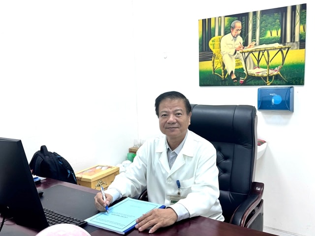 Phó Chủ tịch Tổng hội Y học Việt Nam: 'Nghề y là nghiệp hy sinh, nhưng hi sinh không có nghĩa là bỏ mặc'- Ảnh 2.