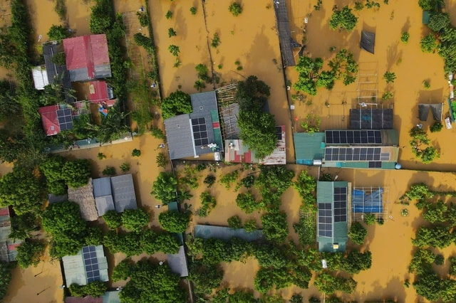 Mưa lớn, lũ các sông miền Trung lên nhanh gây nguy cơ ngập nhiều nơi- Ảnh 2. Mưa lớn, lũ các sông miền Trung lên nhanh gây nguy cơ ngập nhiều nơi- Ảnh 2.