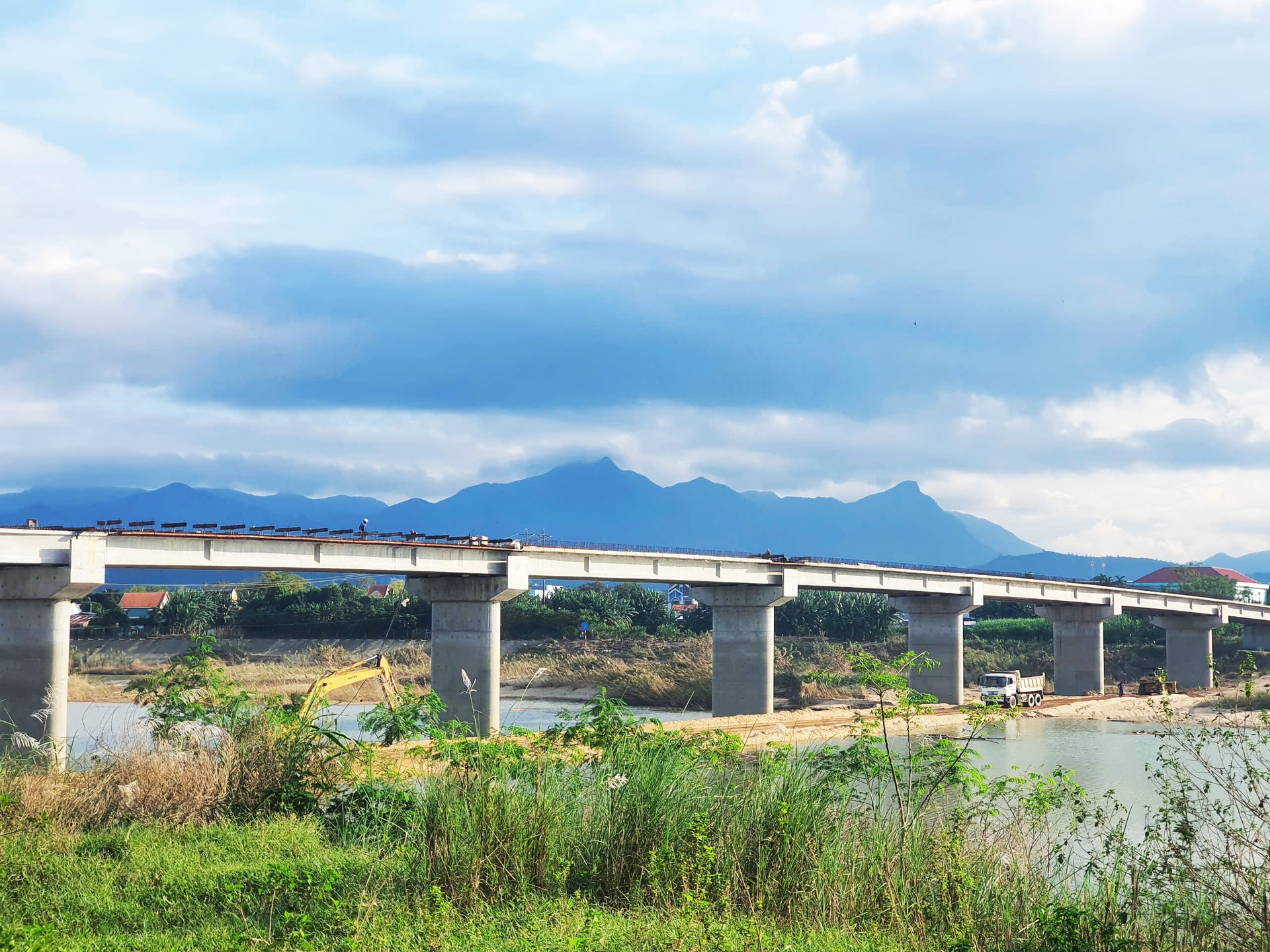 Bao năm lụy đò, người dân 'ốc đảo' đếm từng ngày chờ cầu mới- Ảnh 5. Bao năm lụy đò, người dân 'ốc đảo' đếm từng ngày chờ cầu mới- Ảnh 5.