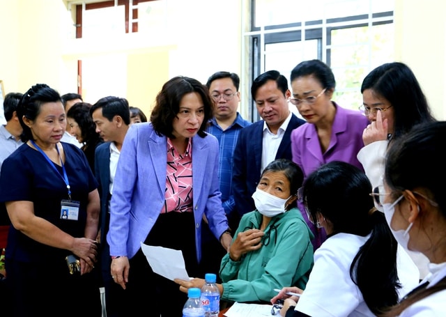 Thứ trưởng Bộ Y tế tham dự chương trình khám bệnh và tặng quà tại Nghệ An- Ảnh 9.