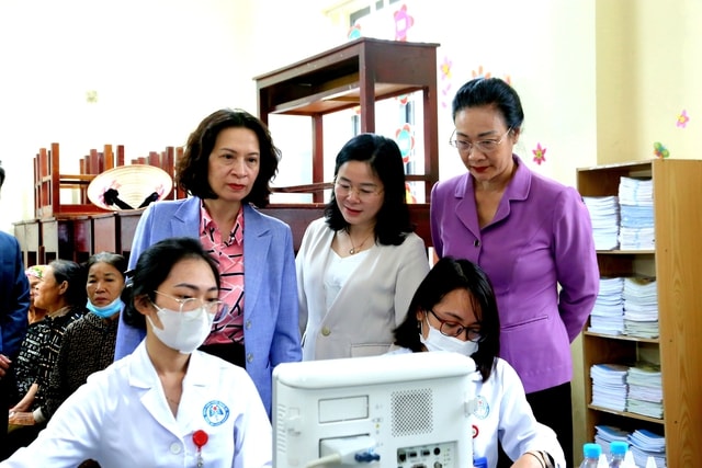 Thứ trưởng Bộ Y tế tham dự chương trình khám bệnh và tặng quà tại Nghệ An- Ảnh 10.